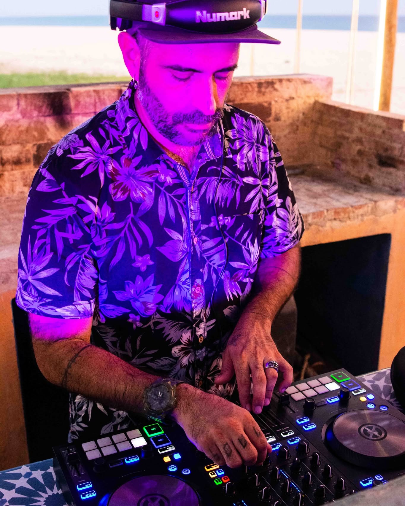 DJ Set with Alex Maiz at Mama Mia poster