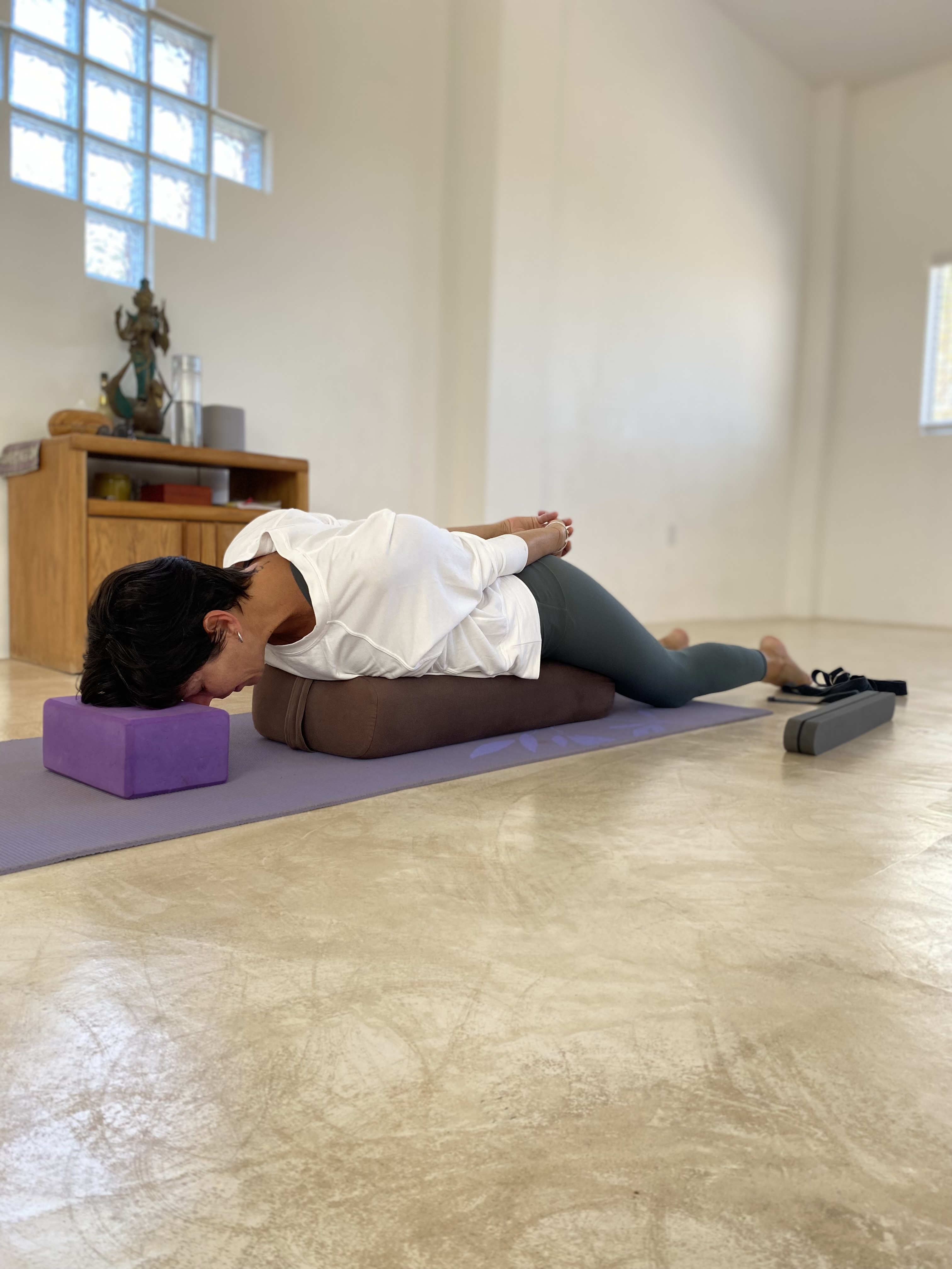 Myofascial Restorative yoga with Iael poster